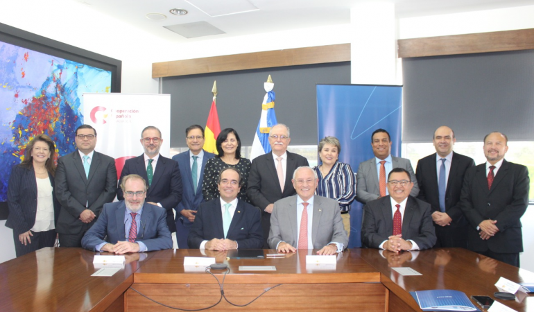 Firma del contrato de préstamo del FONPRODE entre el ICO y el Banco Azul de El Salvador