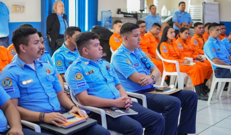 Formación especializada del cuerpo de bomberos de El Salvador