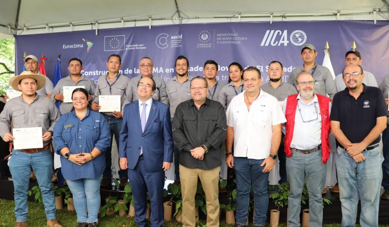 España y la UE invertirán €600 mil EUR para beneficiar a 10 mil personas en “Construcción de la NAMA en ganadería bovina de El Salvador”