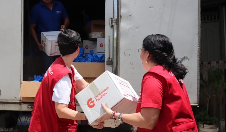 Cooperación Española entrega donativos esenciales a comunidades afectadas por las lluvias en La Libertad