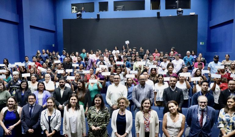 La Embajada de España  en El Salvador participa en la entrega de capital semilla a 60 familias retornadas en El Salvador